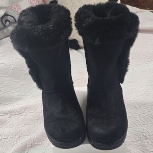SO Women's Black Winter Boots with Fur Trim
